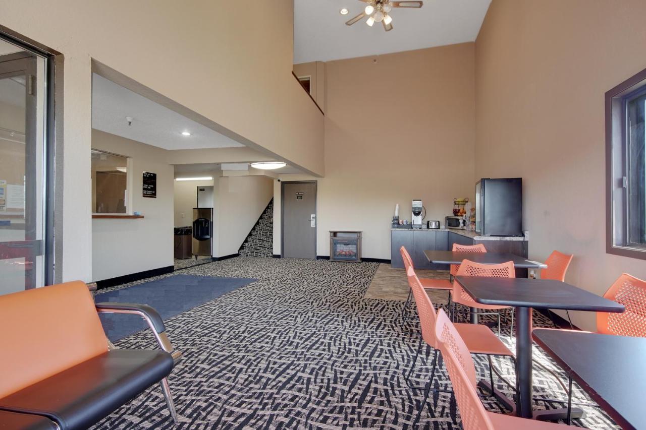 Americas Quality Inn & Suites - Finlayson Εξωτερικό φωτογραφία